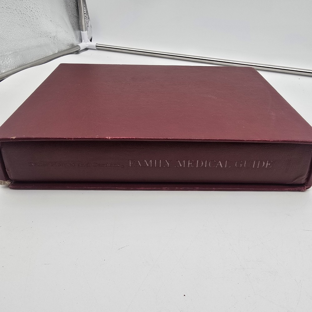 Better Homes & Gardens Family‎ Medical Guide Hrd cver Gold Gilt Edge Slip Case - Picture 7 of 8
